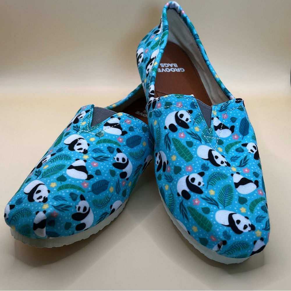 Groove Bags Women’s Size 8 Canvas casual shoe- Multicolor Panda- NWOT